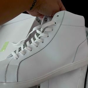 Mens mid high sneaker